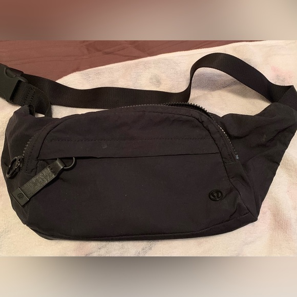 Lululemon On The Beat Belt Bag - Picture 2 of 8